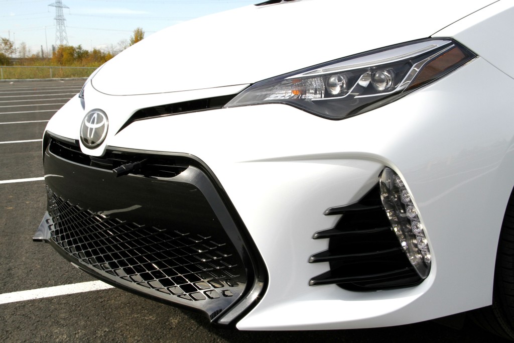 2017 toyota corolla se front deals bumper